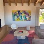 Vila Contemporary With Pool