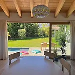 Contemporary With Pool Vila *