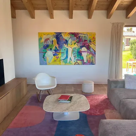 Villa Contemporary With Pool