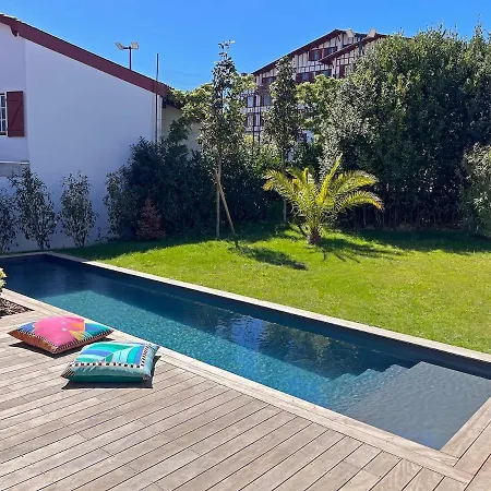 Villa Contemporary With Pool