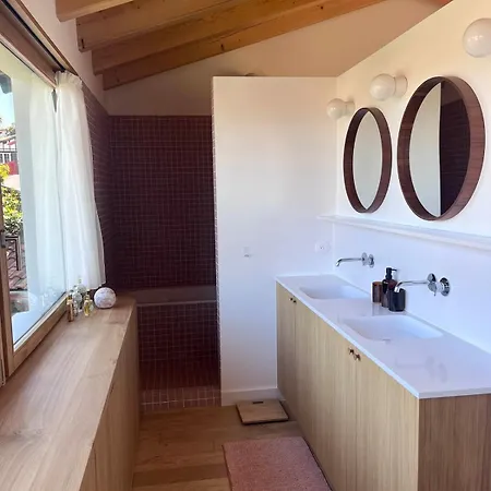 Villa Contemporary With Pool