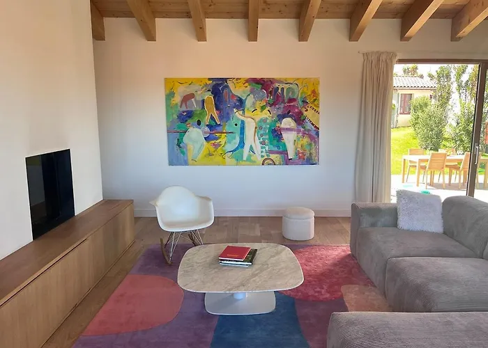 Villa Contemporary With Pool