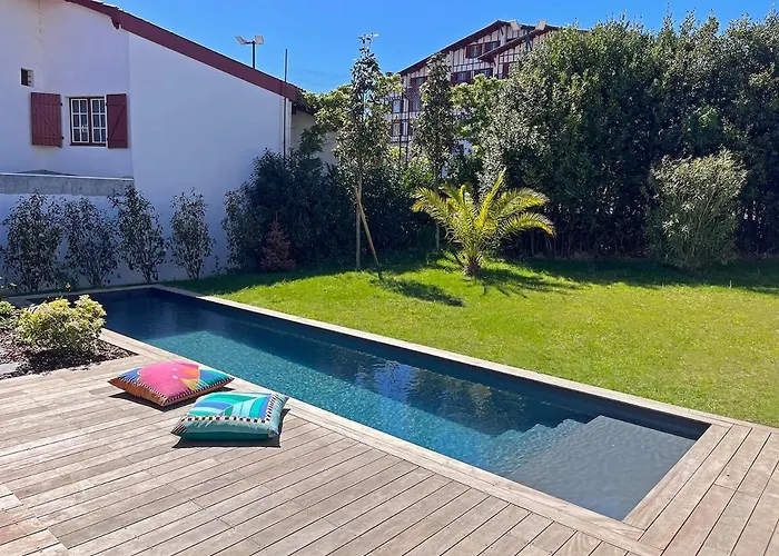 Villa Contemporary With Pool