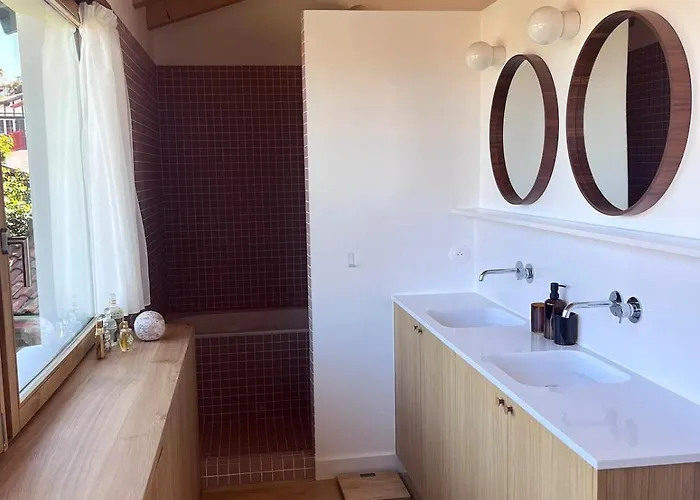 Villa Contemporary With Pool